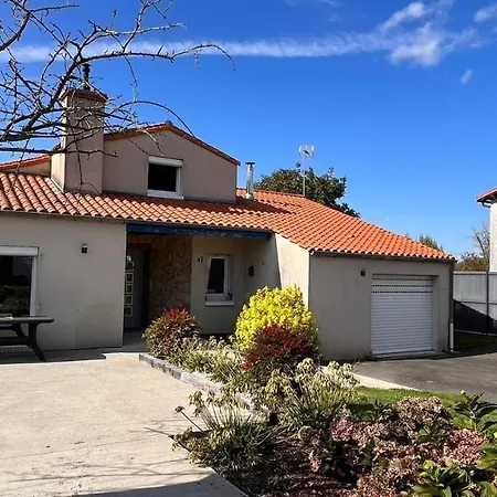 Holiday home Maison Adaptee Pmr A Les Herbiers, 10min Du Puy Du Fou Les Herbiers