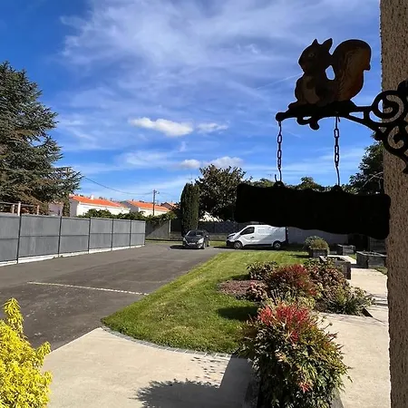 Holiday home Maison Adaptee Pmr A Les Herbiers, 10min Du Puy Du Fou