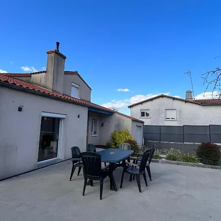 Holiday home Maison Adaptee Pmr A Les Herbiers, 10min Du Puy Du Fou