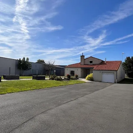 Maison Adaptee Pmr A Les Herbiers, 10min Du Puy Du Fou